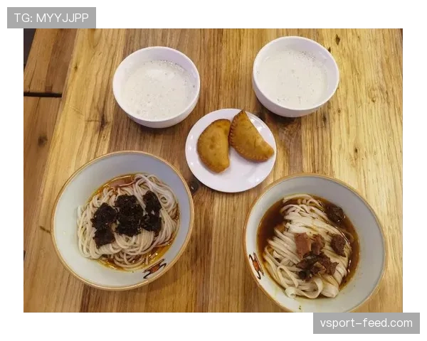 哈兰德把五星级早餐吃成了健身房燃脂套餐，这日常差得也太夸张了吧？